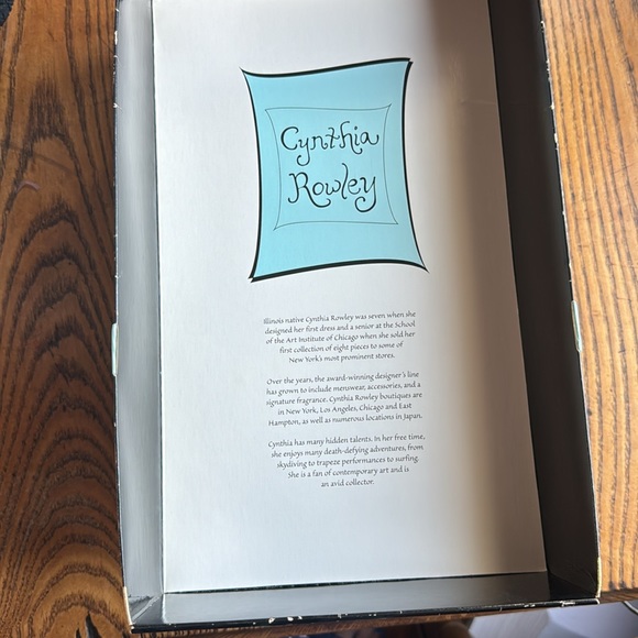 2004 collectible Cynthia Rowley Barbie doll gold label - Picture 4 of 4